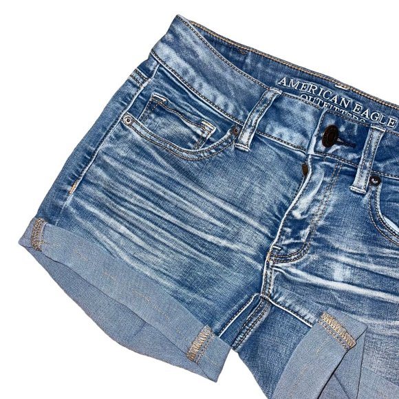 American Eagle Womens Cuffed Shorts 0 Midi Mid Rise Light Wash Embroidered Logo - Picture 2 of 7